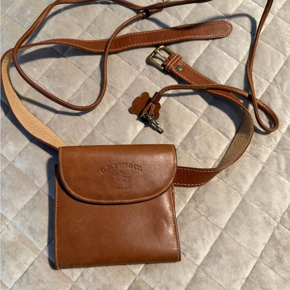 Vintage G.H. Bass & Co. Tan Leather Crossbody Bag